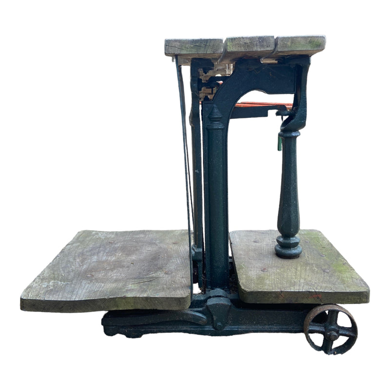 Early 20th Century Cast Iron Farmyard Sack Weighing Scales, Garden DecorVintage FrogFurniture