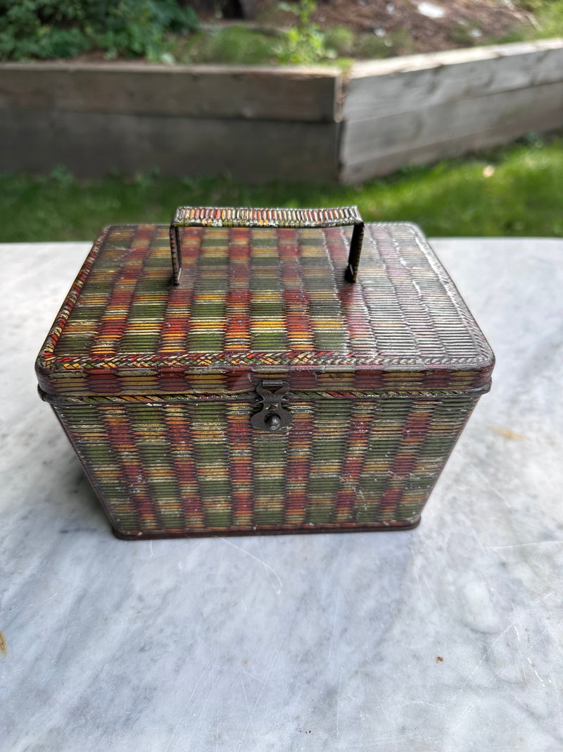 Huntley & Palmers Biscuit Tin , Reading in London in the shape of a Pi –  Vintage Frog