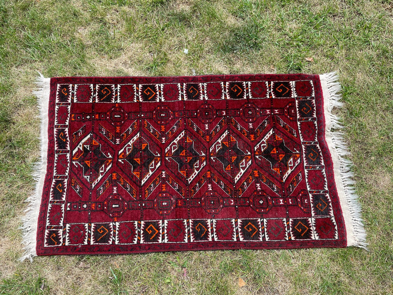 Vintage Persian Style Knotted rugVintage Frog